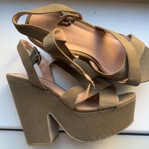 Chunky platform heel